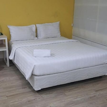 Catania Inn Палембанг Екстериор снимка