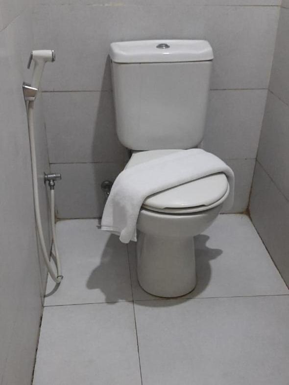 Catania Inn Палембанг Екстериор снимка
